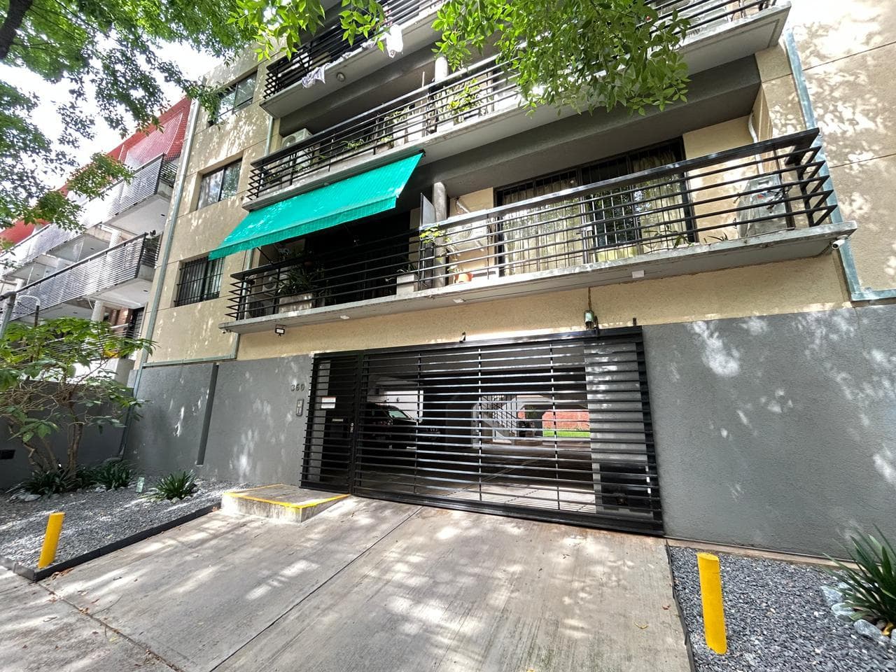 Cochera Cubierta en Venta en San Isidro - 1