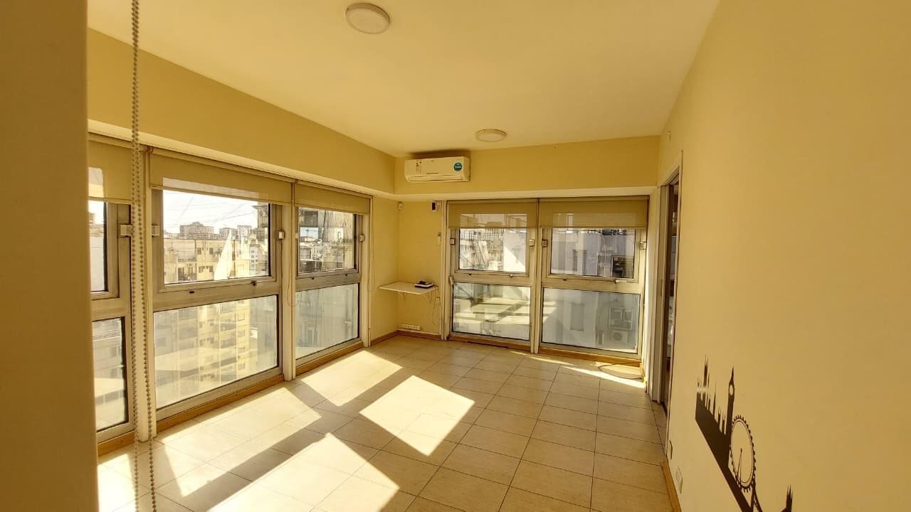 Dos OFICINAS UNIDAS con COCHERA DOBLE en Alquiler en Microcentro - 1