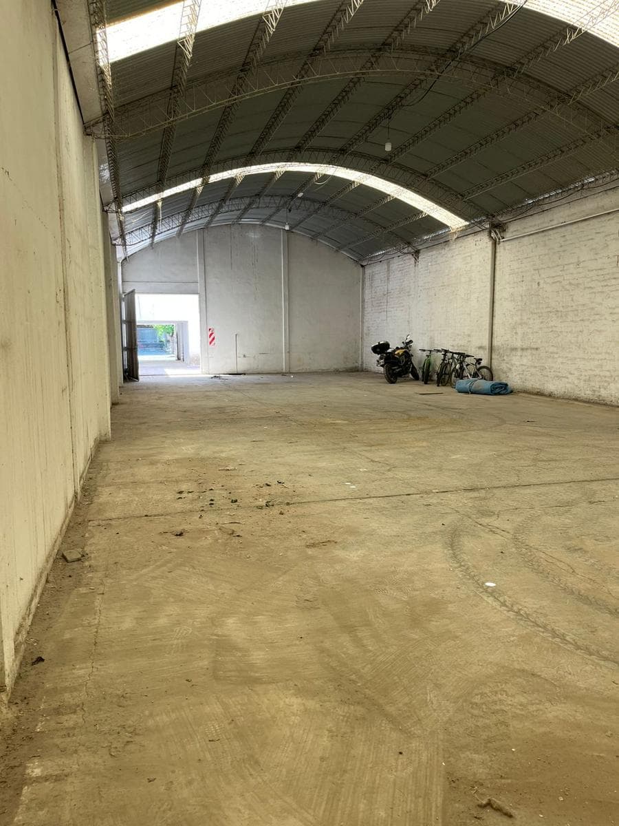 Depósito en ALQUILER Sgto Cabral al 1900 - 1