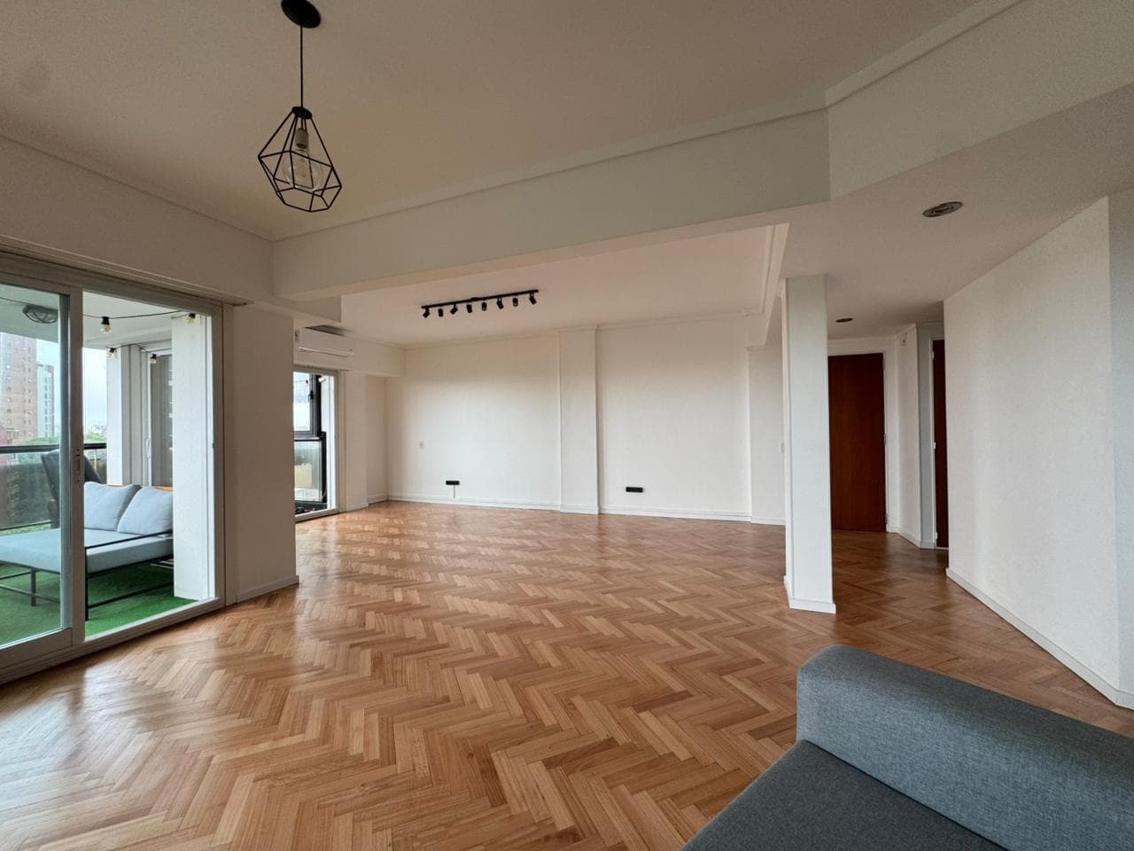 DEPARTAMENTO DE TRES HABITACIONES MUY ESPACIOSO Y LUMINOSO - 1