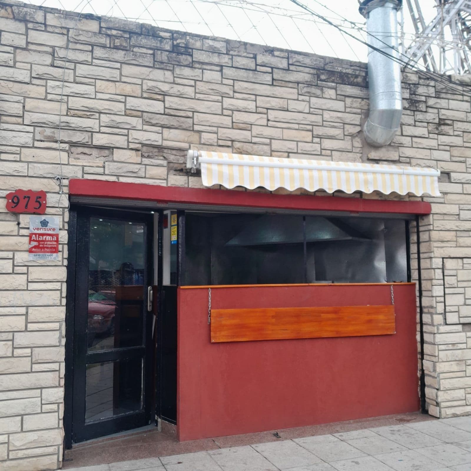 ALQUILER LOCAL SOBRE AV. LOS QUILES Y MONTEVIDEO - APTO TODO DESTINO. - 1