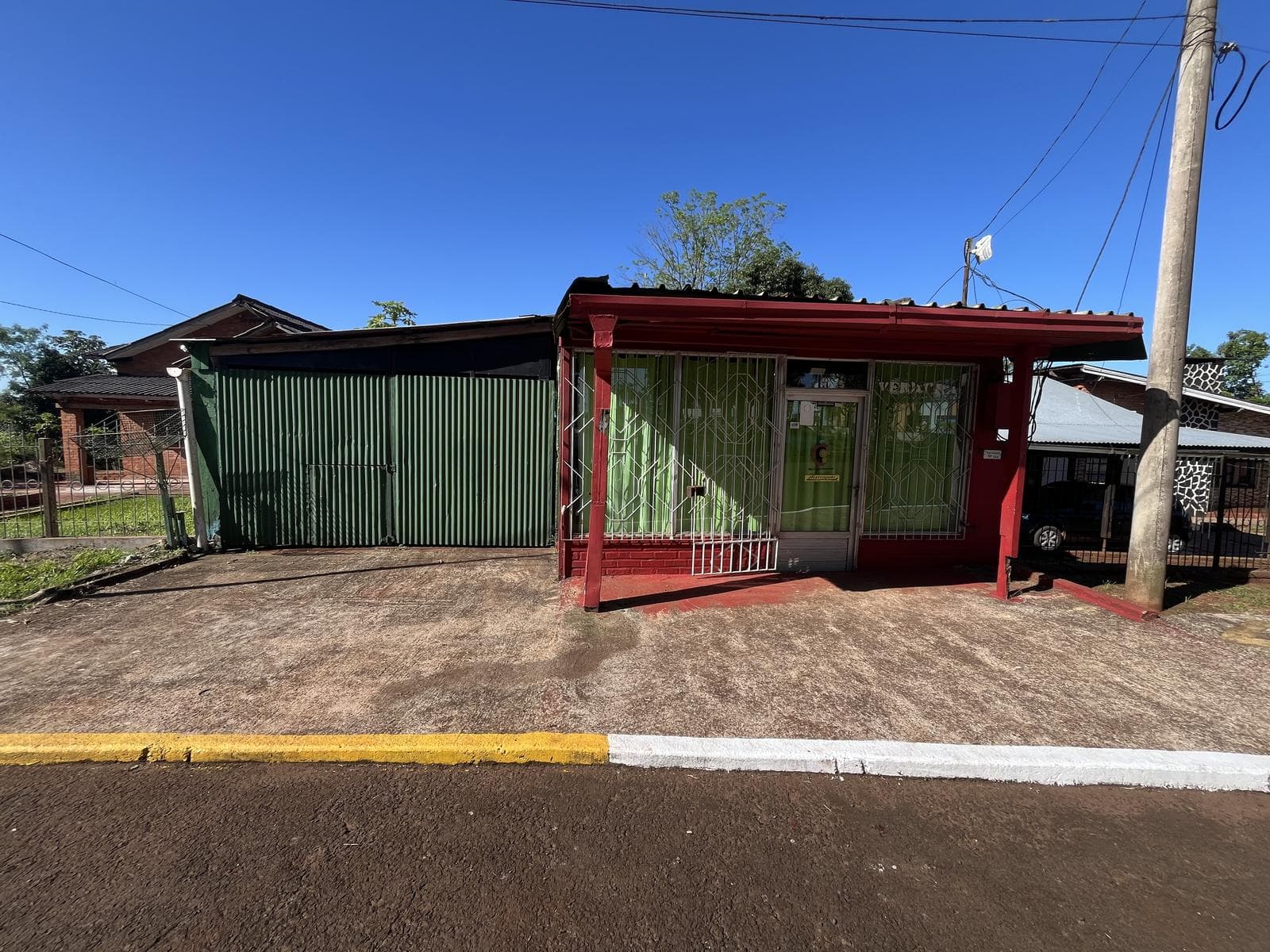 Local con depósito en Puerto Piray - 1