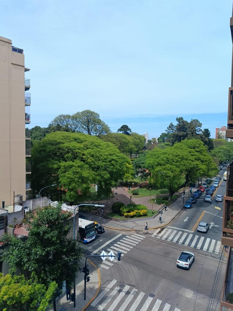 Semipiso dos ambientes y medio, mas escritorio - 1