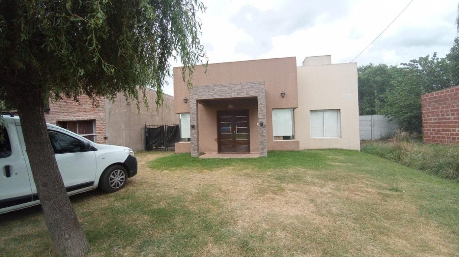 Casa en venta - 3 Dormitorios 2 Baños - 516mts2 - Saladillo - 1