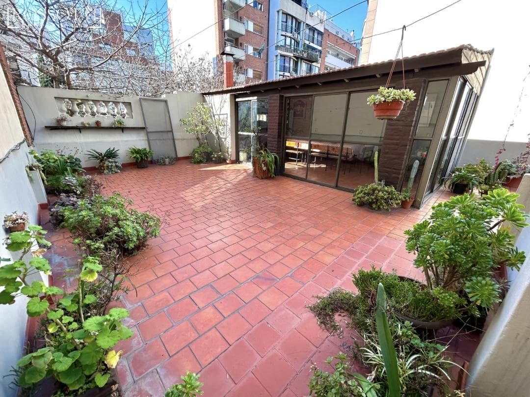 Mb Ph de 5 amb al frente con entrada independiente, sin expensas, patio, terraza, quincho y parrilla - 1