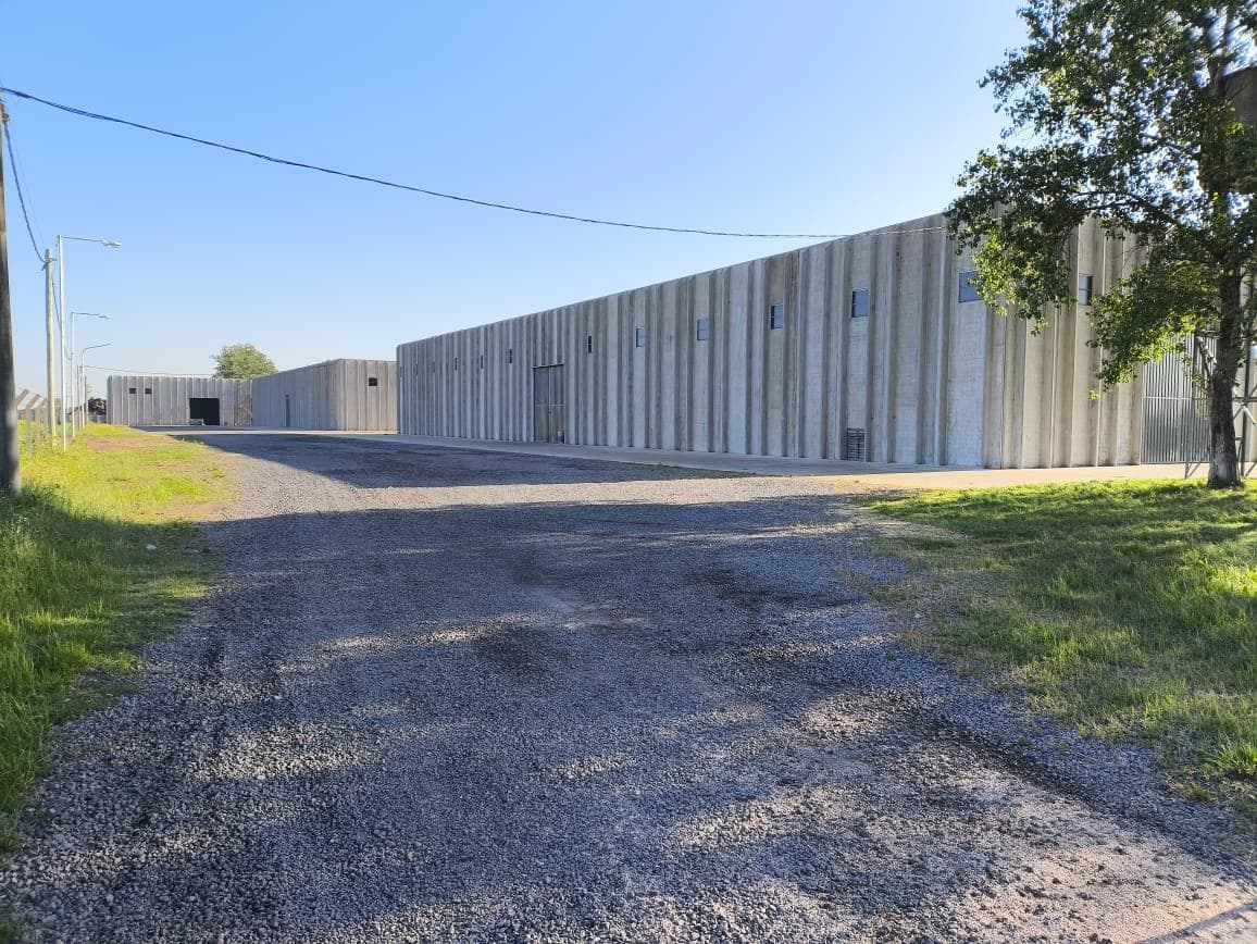 Galpón en Perez - Ruta 33 y Ruta 14 - 1