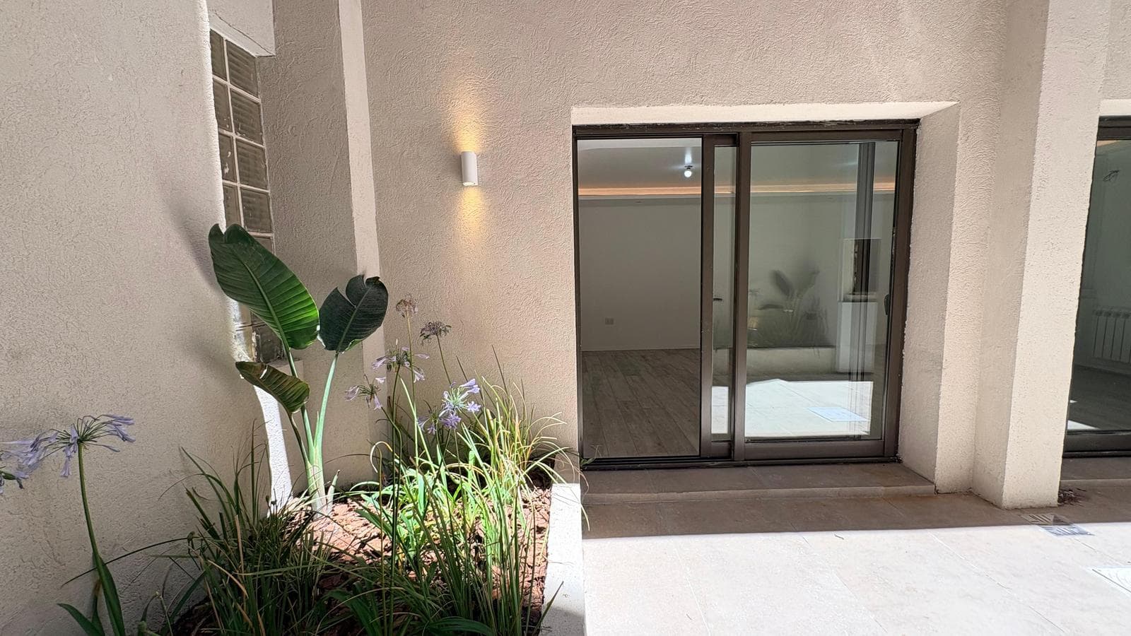 - VENTA CASA TRES DORMITORIOS CON PATIO - - 1