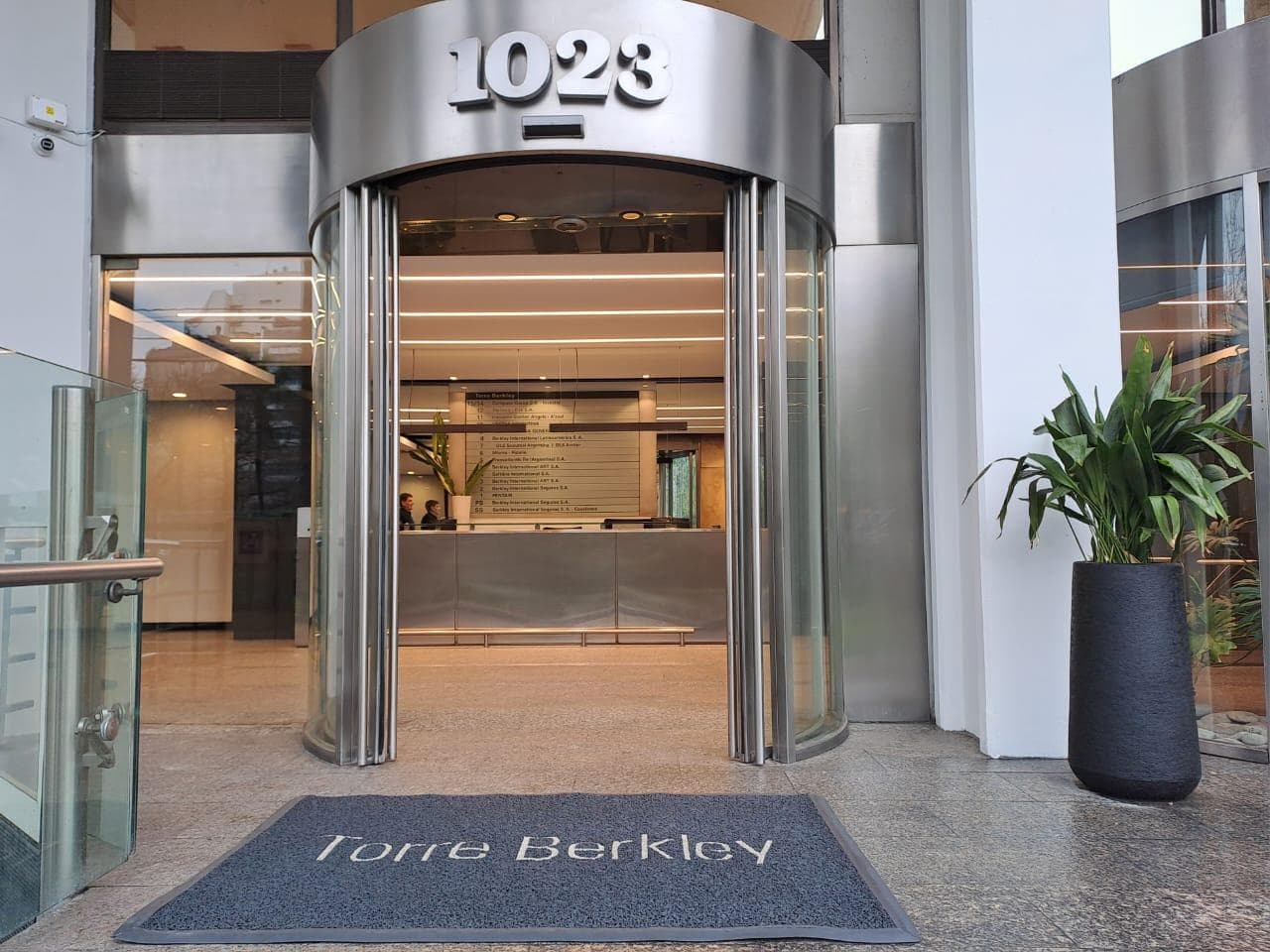 Alquiler Oficina con excelente vista sobre 9 de Julio, Retiro - 1