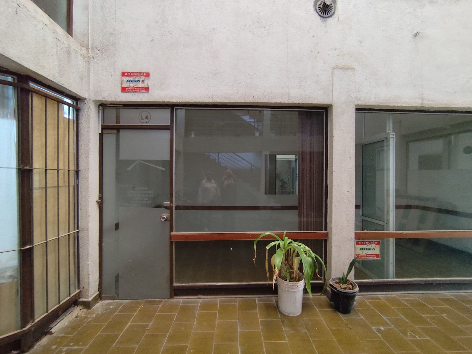 OFICINA EN VENTA Y ALQUILER EN 8 ENTRE 56 Y 57 FRENTE AL JUZGADO PENAL - LA PLATA CENTRO - 1