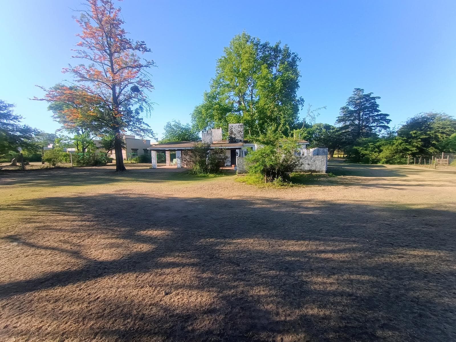 Casa en San Isidro . JESUS MARÍA , a mts del Camino Real, sobre el pasaje Molina Campos . - 1