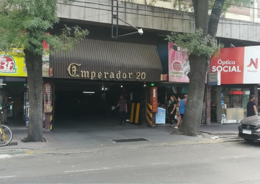 Cochera en venta en el Microcentro - Galería Emperador - 1