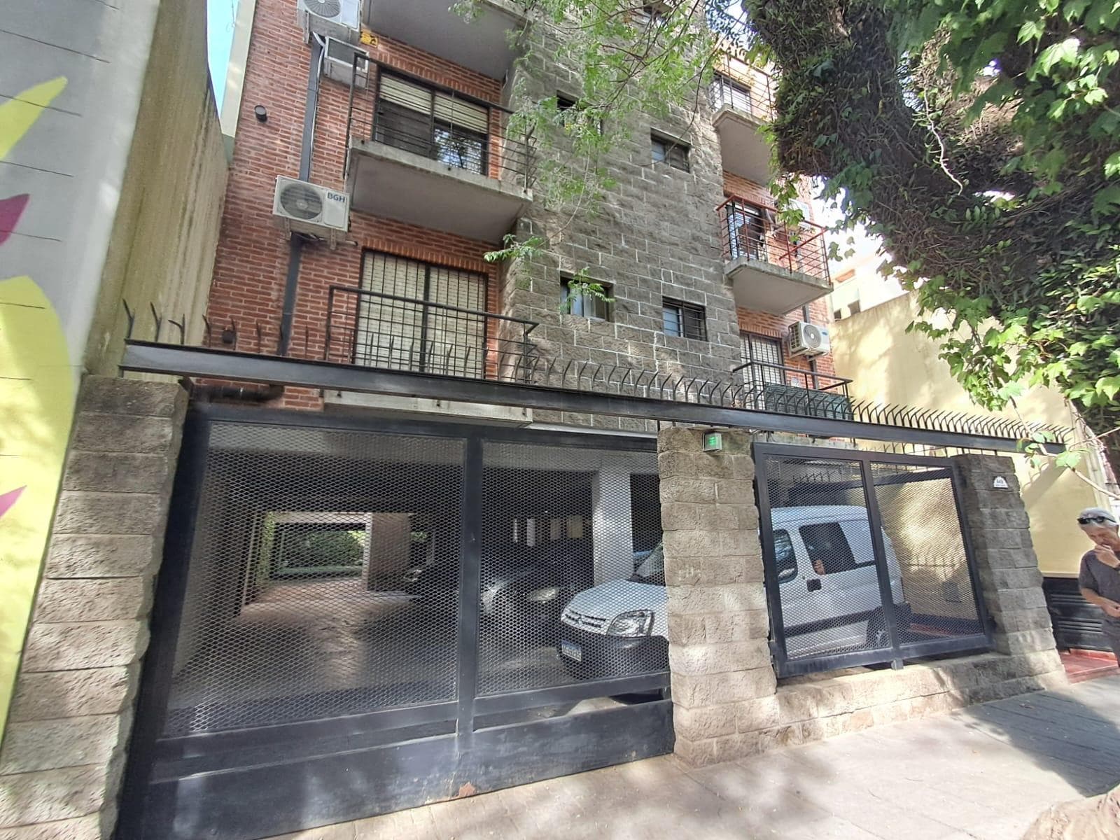 Cochera Cubierta en Venta en San Isidro - 1