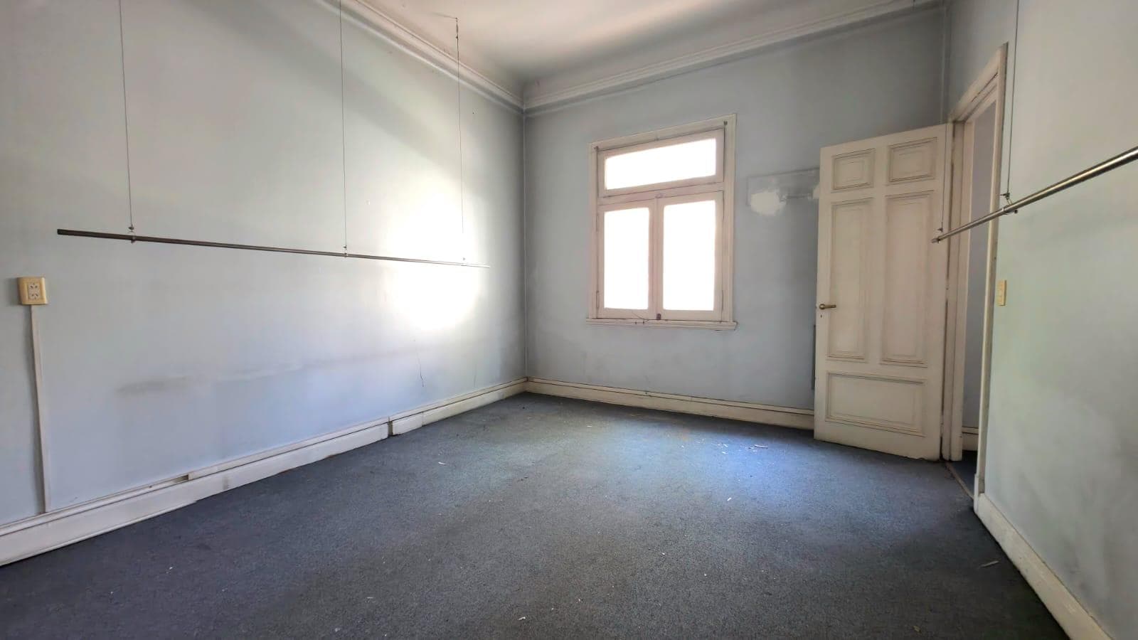 Venta Oficina 4 ambientes a refaccionar- Edificio apto vivienda, Microcentro - 1