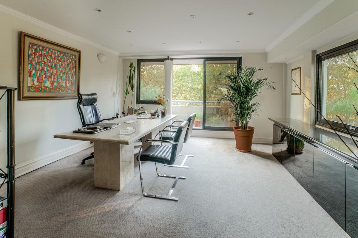 Venta Oficina apta varios destinos en Boulevard Dardo Rocha - 1