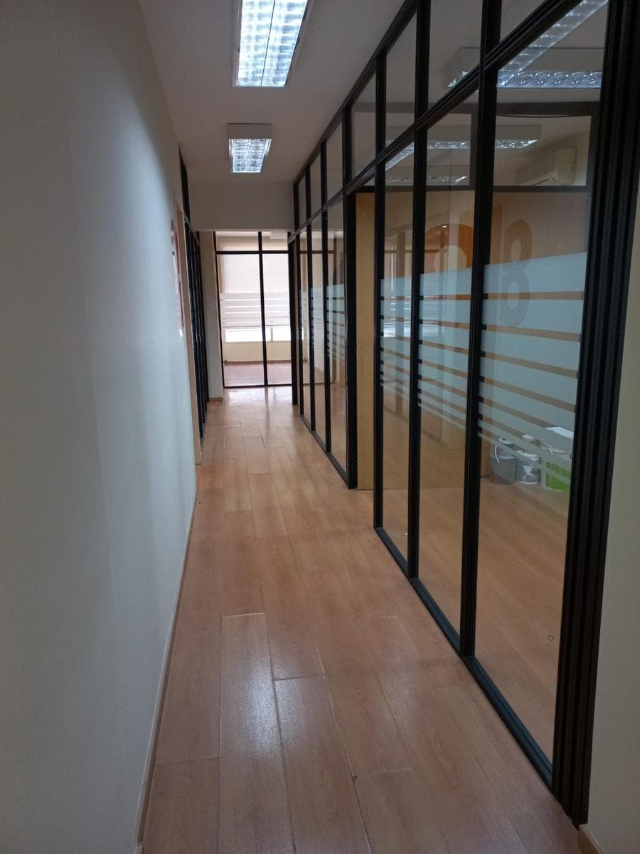 Alquiler de oficina de 225 m2 en Montserrat - 1