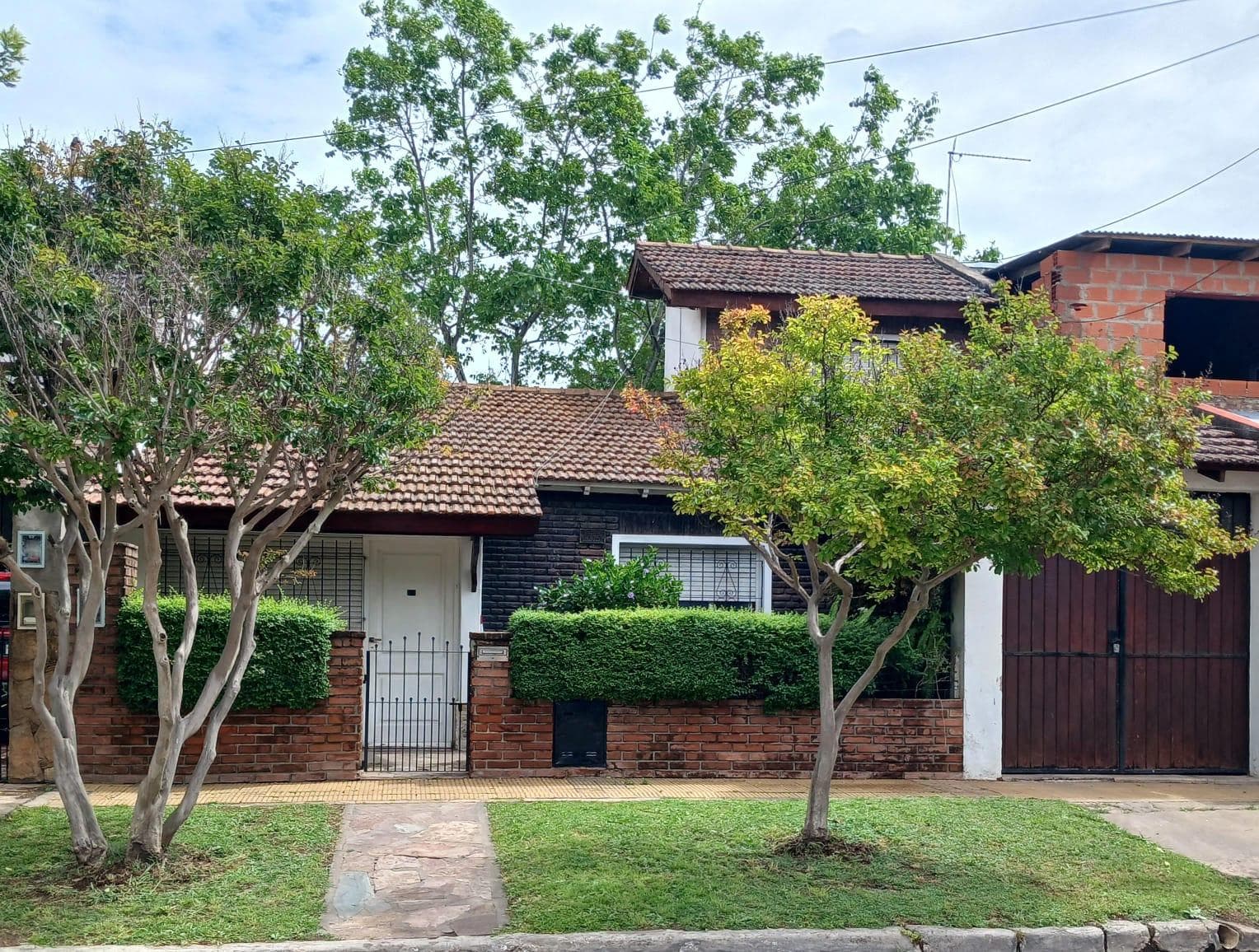 Casa en venta 4 amb., con pileta- apto crédito - 1