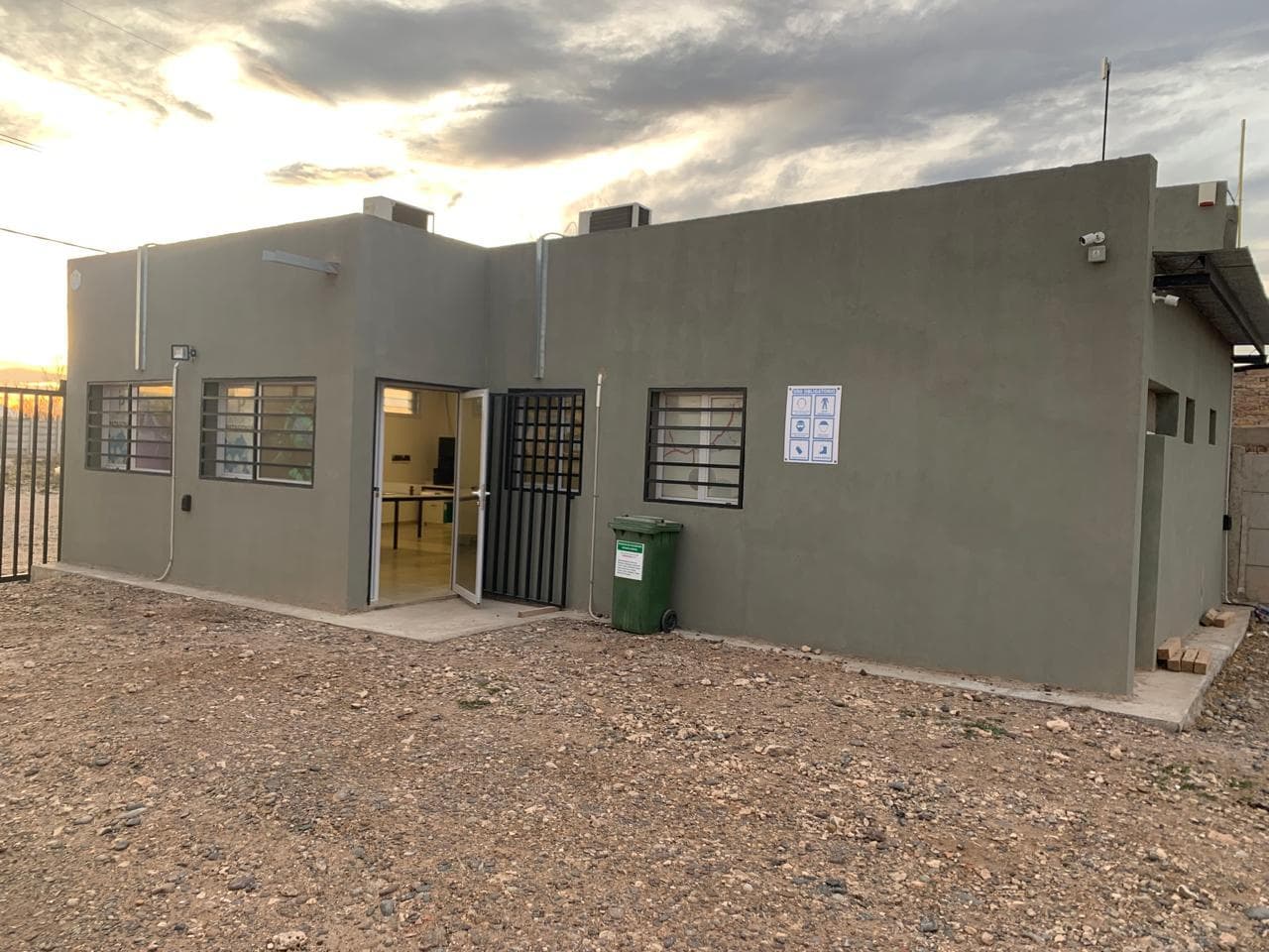 Alquiler de Galpón Base Operativa oficina Playa de maniobras en Parque Industrial Neuquén - 1