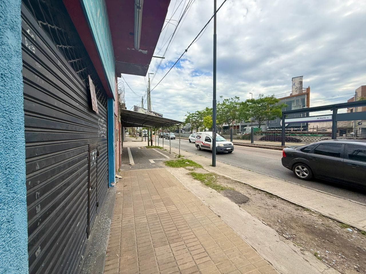 Local Sobre Avenida Los quilmes - 1