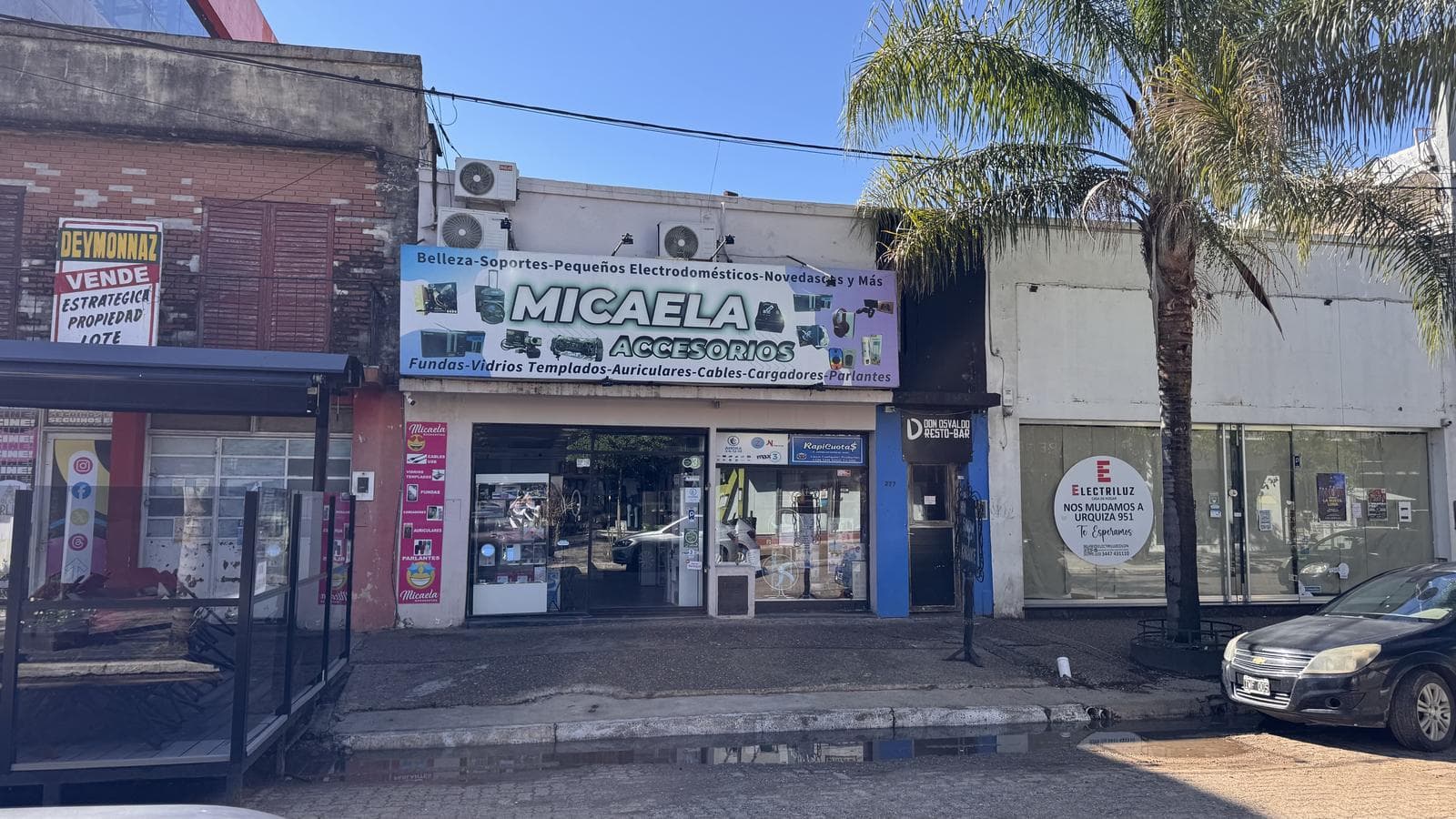 Local Comercial Centro 12 de Abril entre Sarmiento y Balcarce - 1