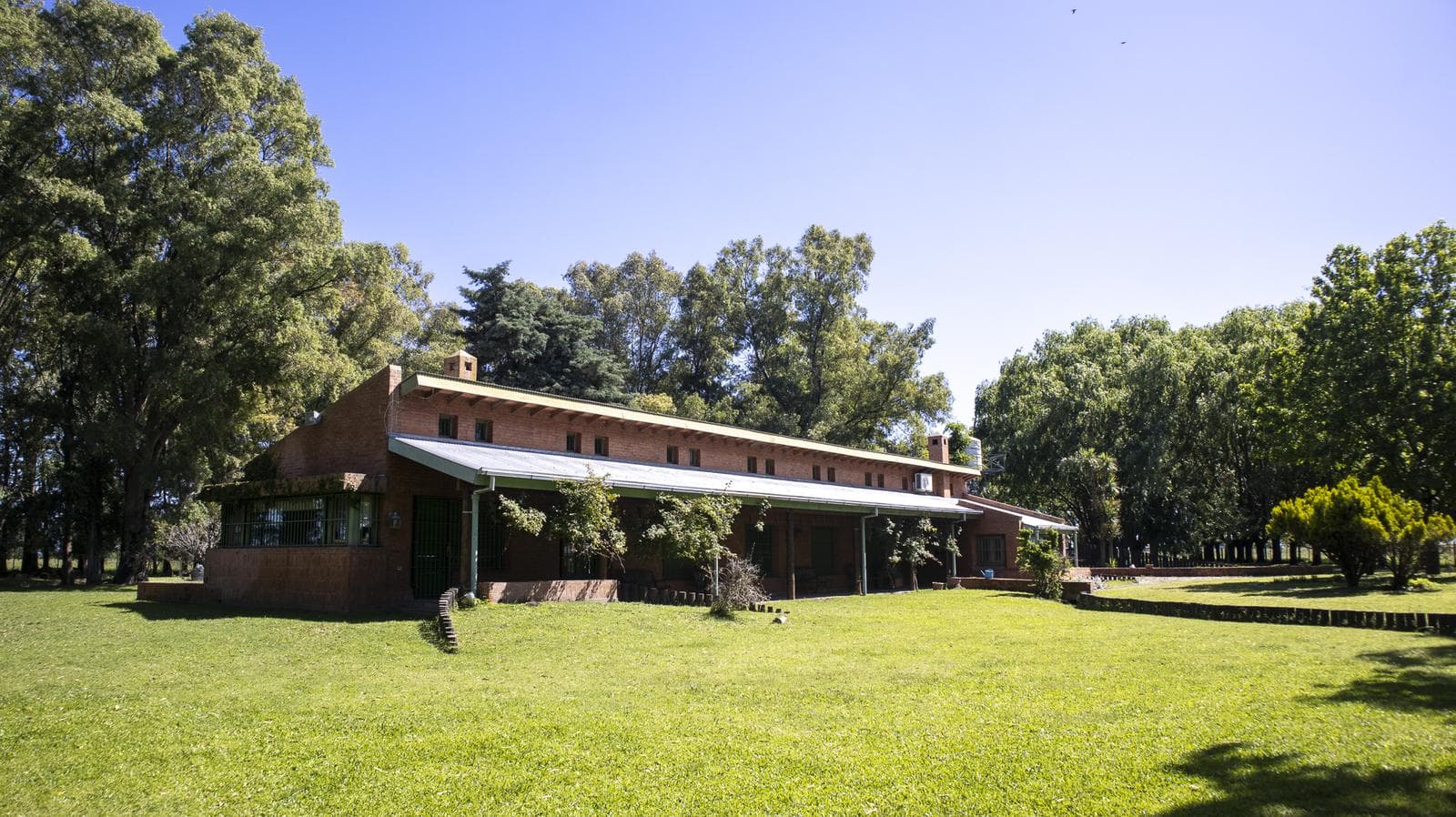 Campo de 38 hectareas en Navarro - 1