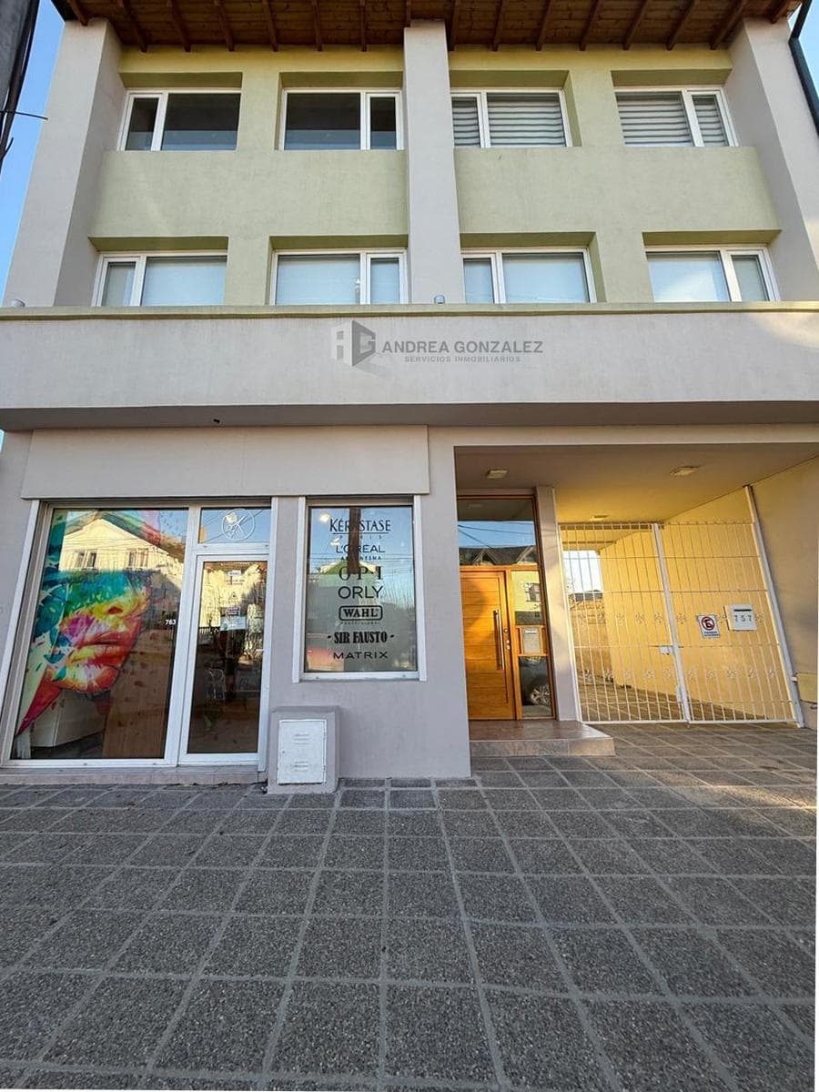 ALQUILER OFICINA EN CALLE ROLANDO Y ALBARRACIN - 1