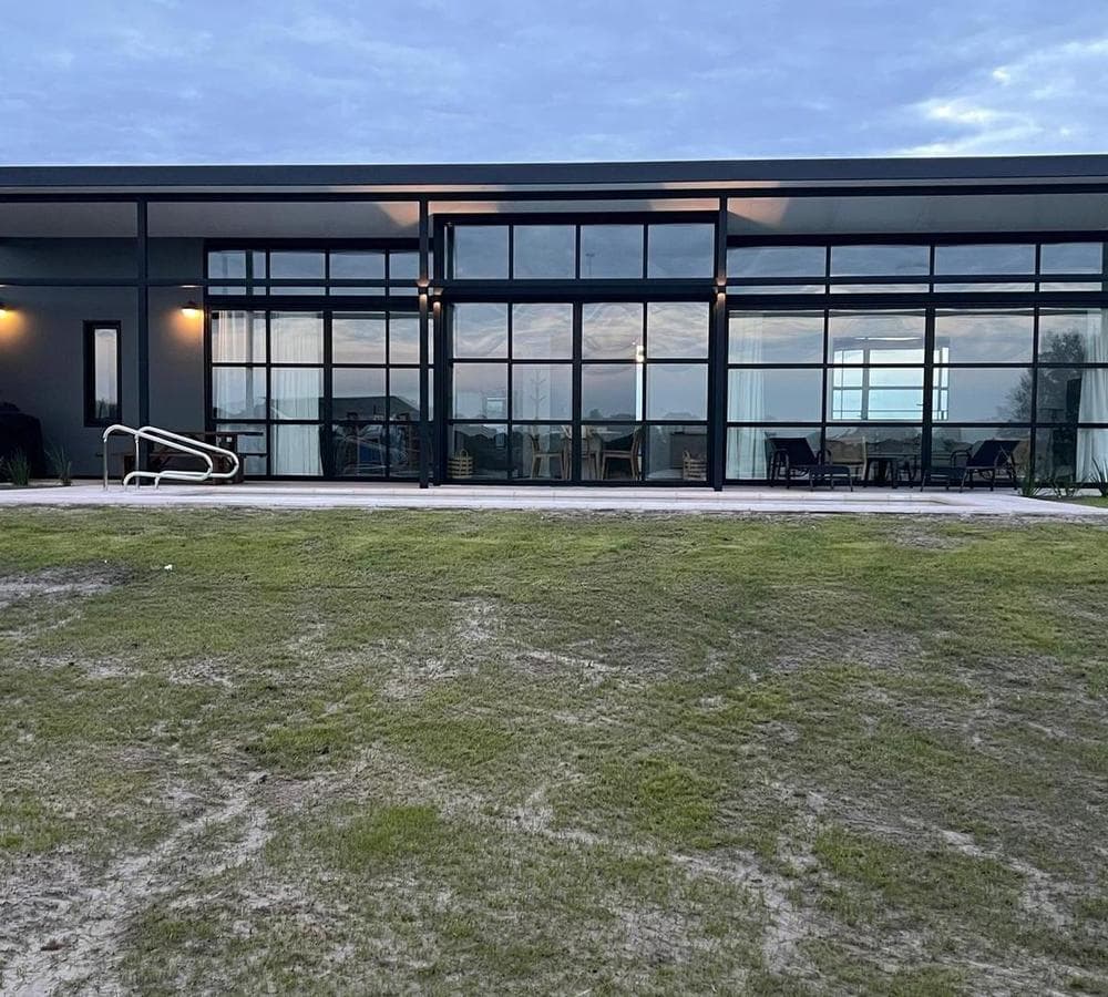 Venta excelente casa en B°Cdo Carmelo Golf - 1