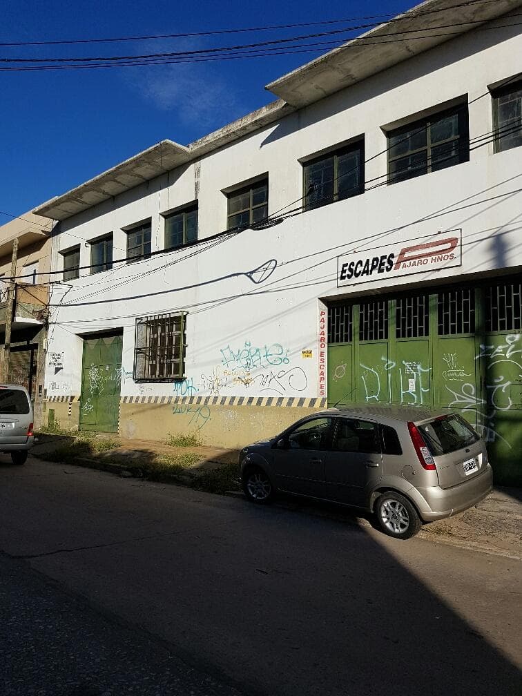 VENTA Galpón o Lote para desarrollo. A media cuadra de Av. Perón - 1