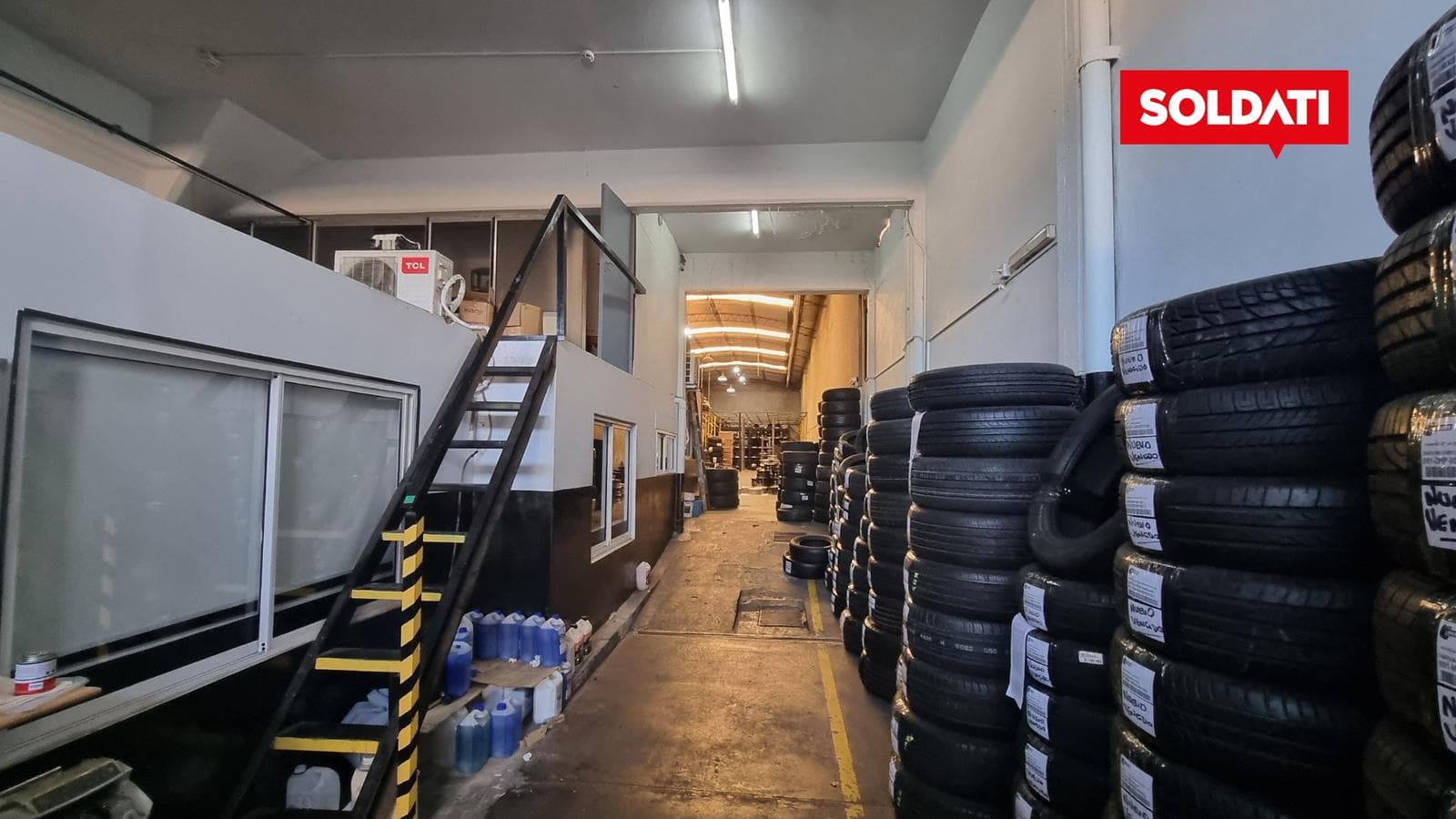 Alquiler de excelente deposito en Florida Oeste - 1