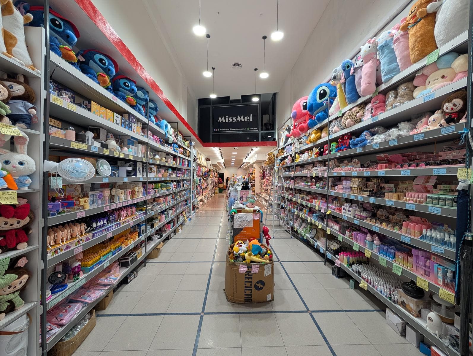 Excelente Local en Venta en Pleno Once con Cocheras y Deposito - 1