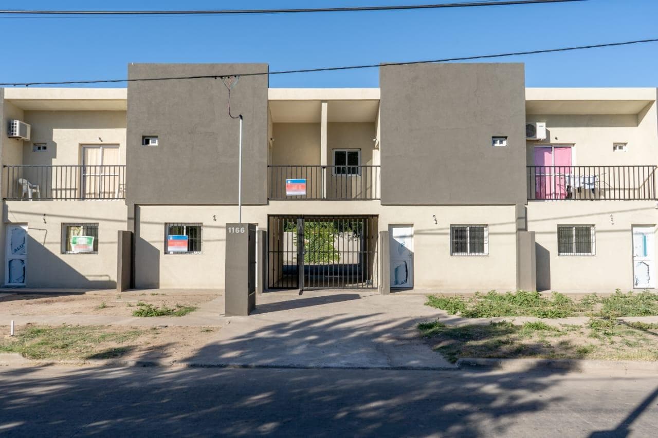 Departamento en San Nicolas De Los Arroyos - 1