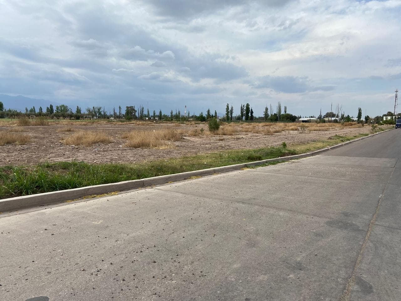 Terreno a la venta sobre calle Alsina - 1