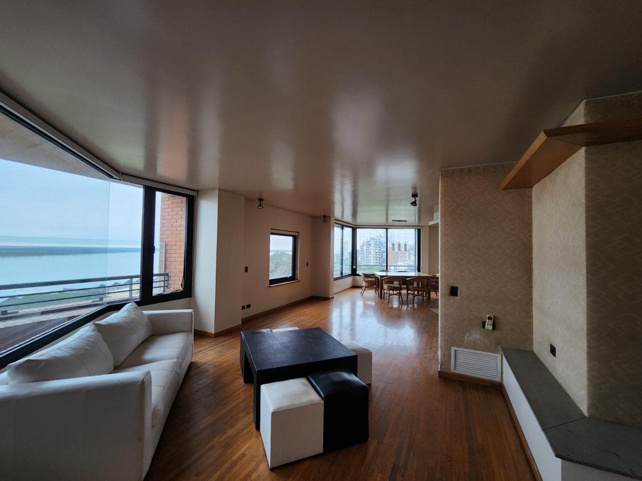 Alquiler de Duplex Amueblado de 470 m2 de Cuatro Dormitorios y Cochera - 1