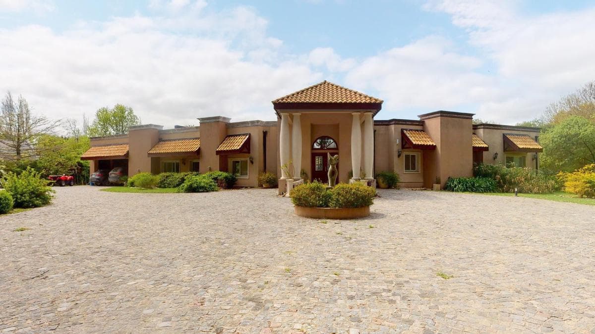 VENTA DE CASA DE 4 DORMITORIOS EN CAMPOS DE ROCA - 1