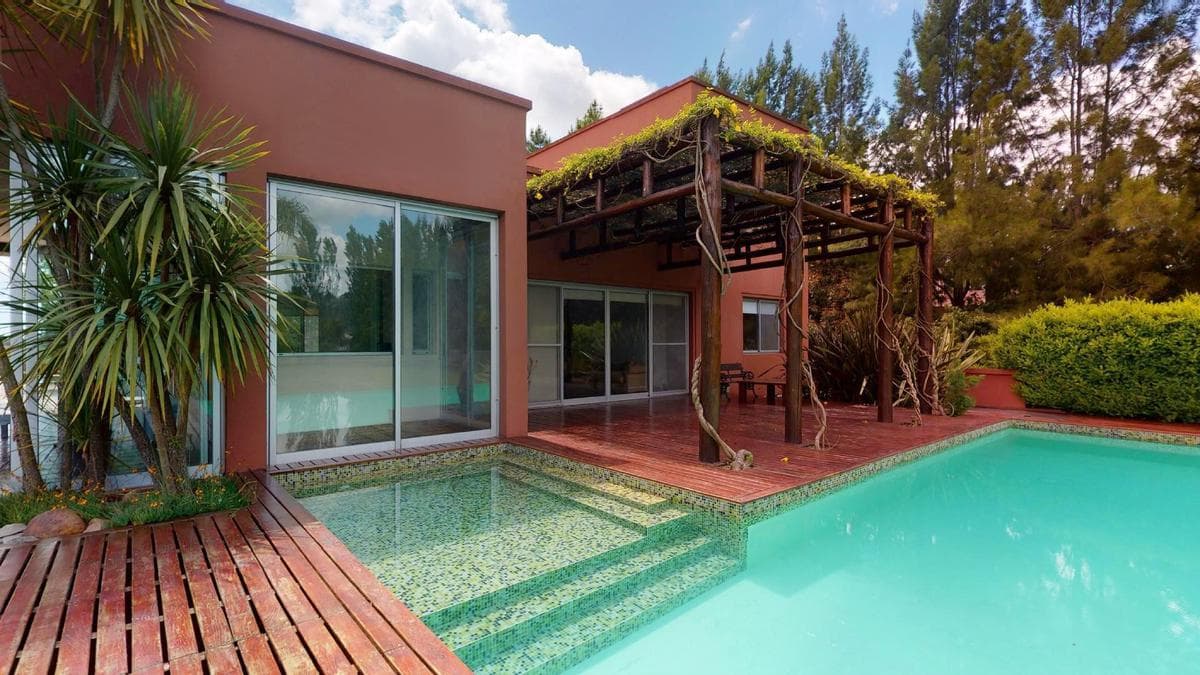 VENTA DE CASA DE 3 DORMITORIOS EN CAMPOS DE ROCA - 1