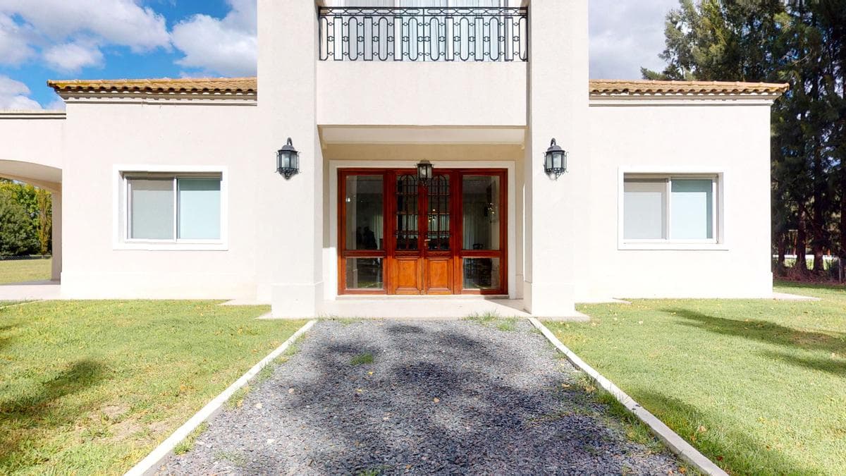 VENTA DE CASA DE 4 DORMITORIOS EN CAMPOS DE ROCA - 1