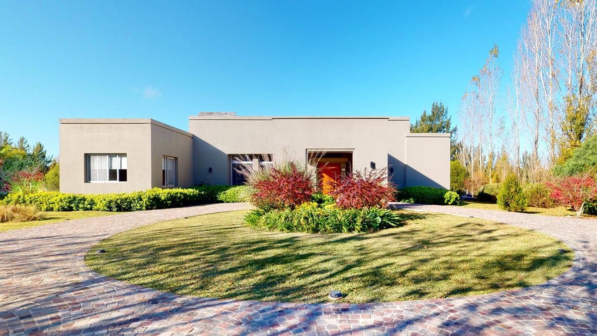 VENTA DE CASA DE 4 DORMITOIOS EN CAMPOS DE ROCA - 1