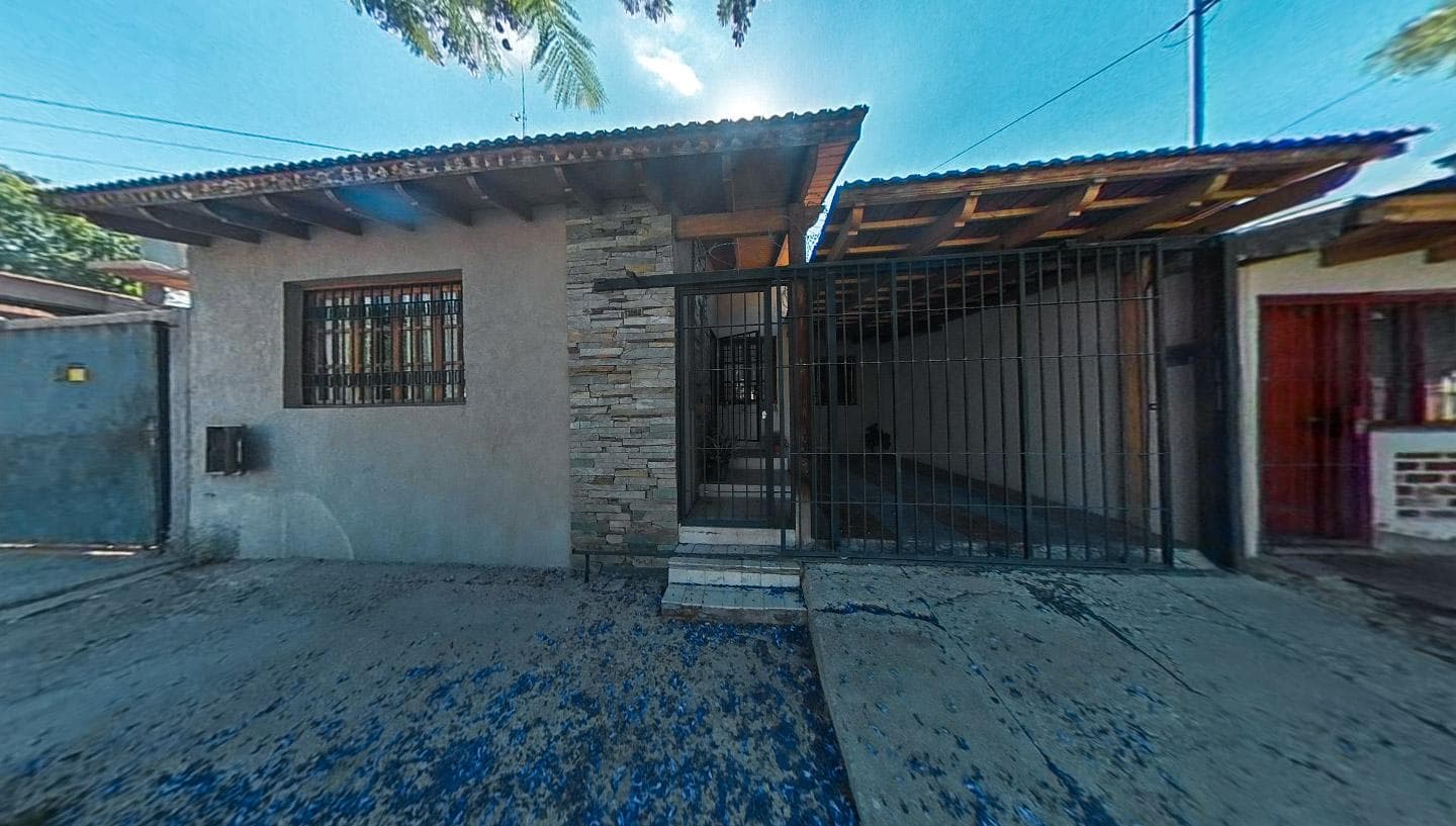 CASA EN VENTA 4 DORMITORIOS EN GODOY CRUZ CON TOUR VIRTUAL - 1