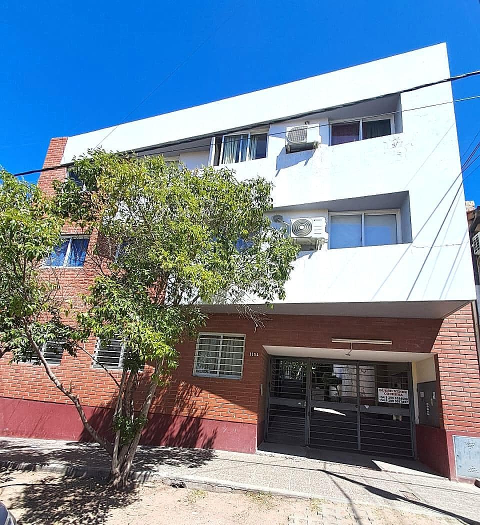 VENTA DE COCHERA DESCUBIERTA - LA RIOJA 1100 - 1