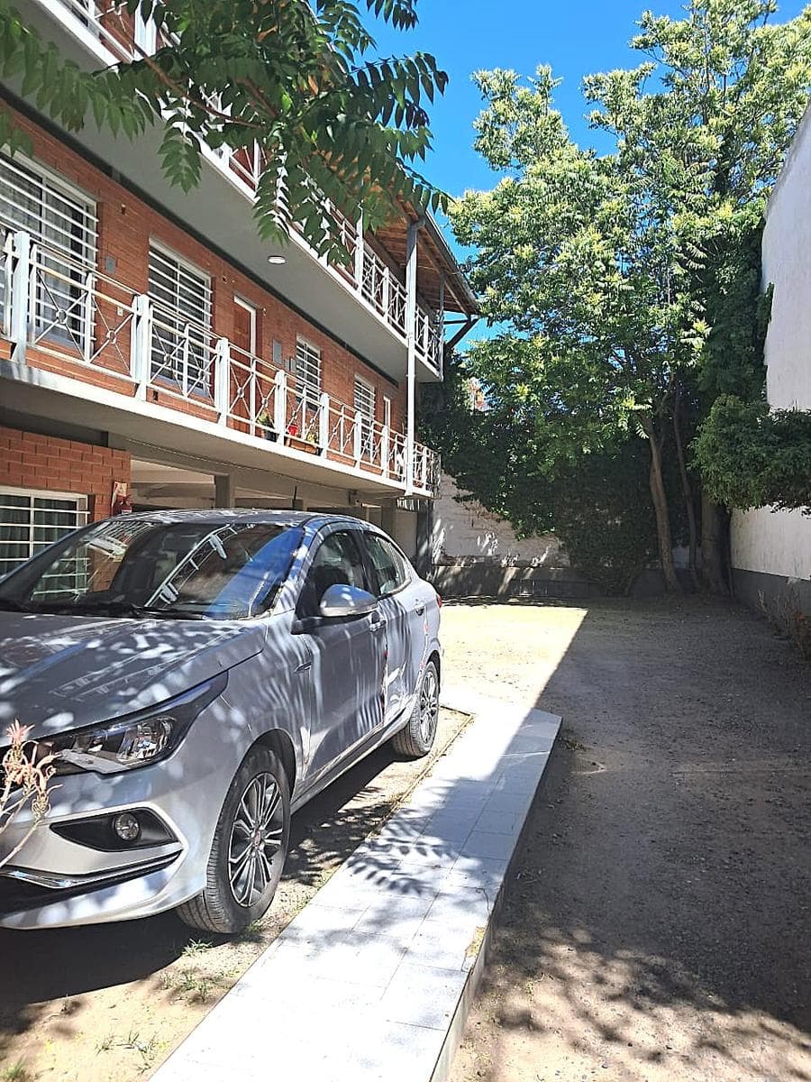 VENTA DE COCHERA DESCUBIERTA - LA RIOJA 1100 - 1