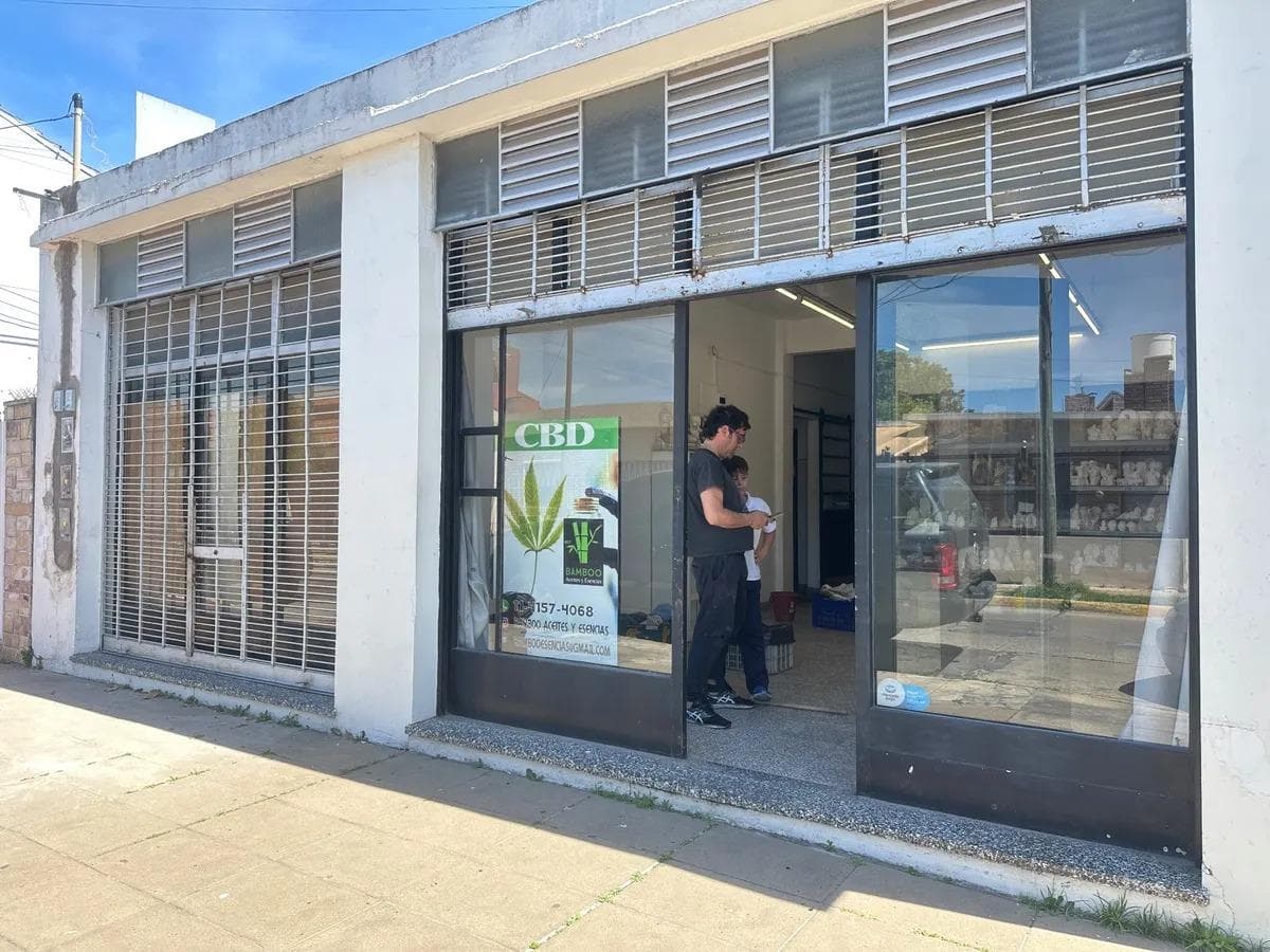 Local en San Antonio De Padua - 1