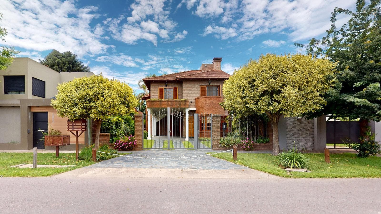 Casa en venta en City Bell de tres dormitorios - 1