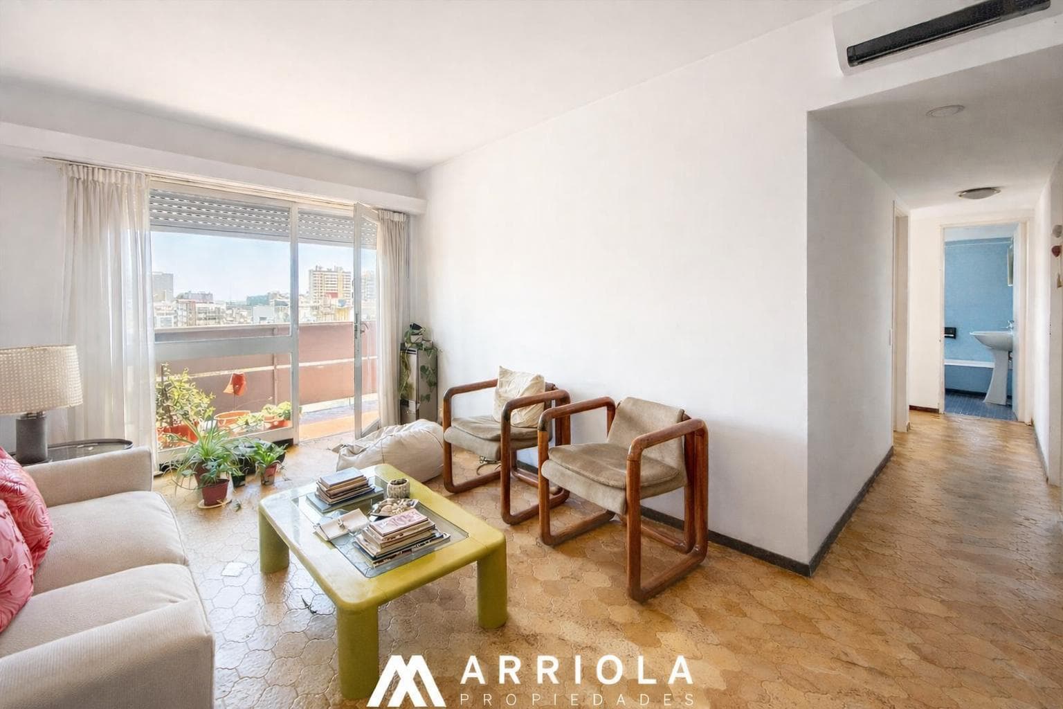 Departamento de 3 ambientes con balcón, piso alto, vista abierta a la ciudad - 1