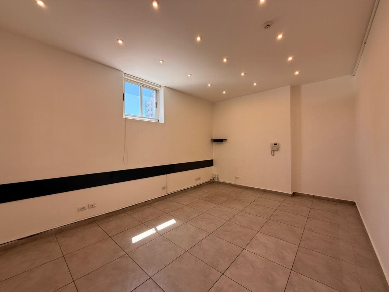 Oficina en alquiler - Av. Independencia al 3200 - 1