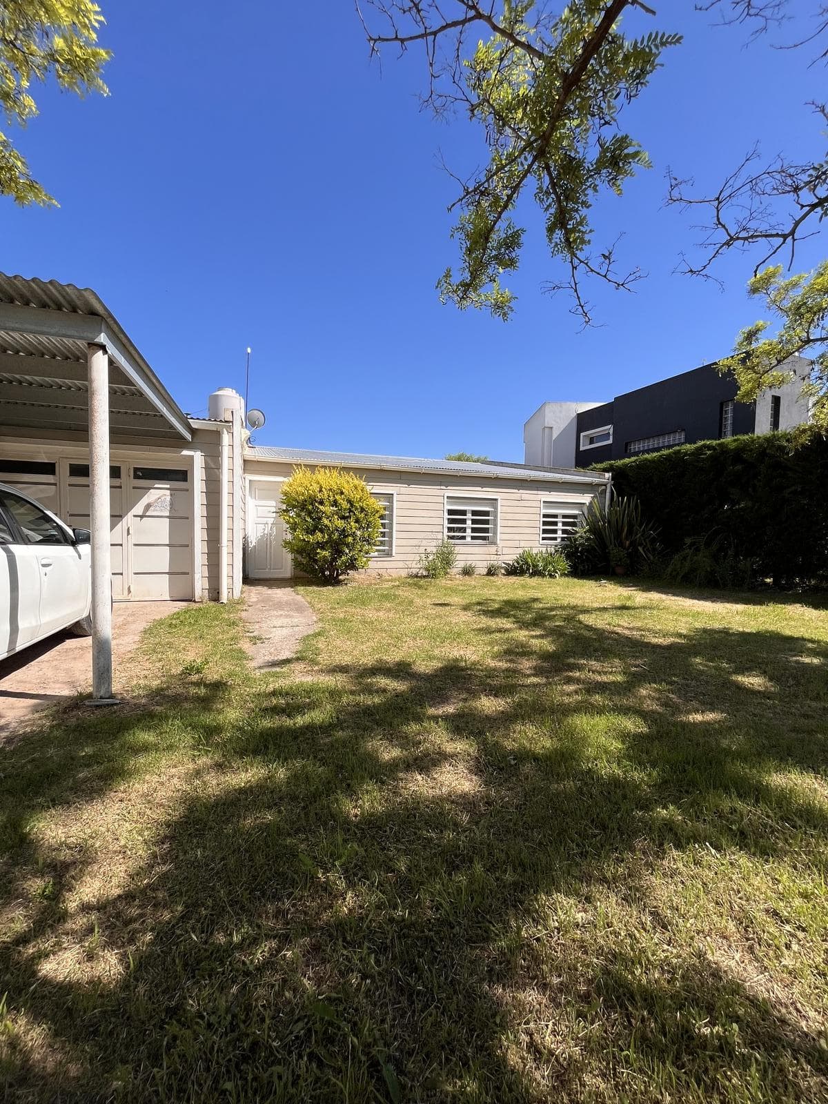 Casa hermosa en Las Acacias, 4 dorm, 2 baños, quincho, garage, patio.- - 1