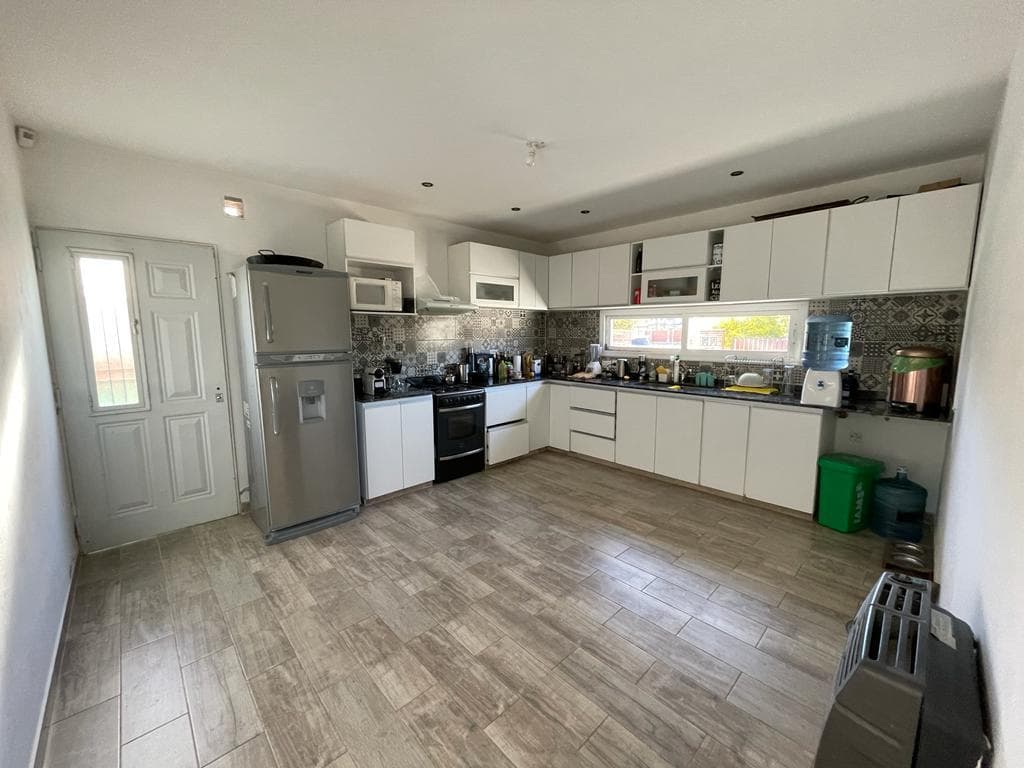 Casa en VENTA de 3 dorm. barrio Bodega Sol del Valle, Gral. Roca - 1