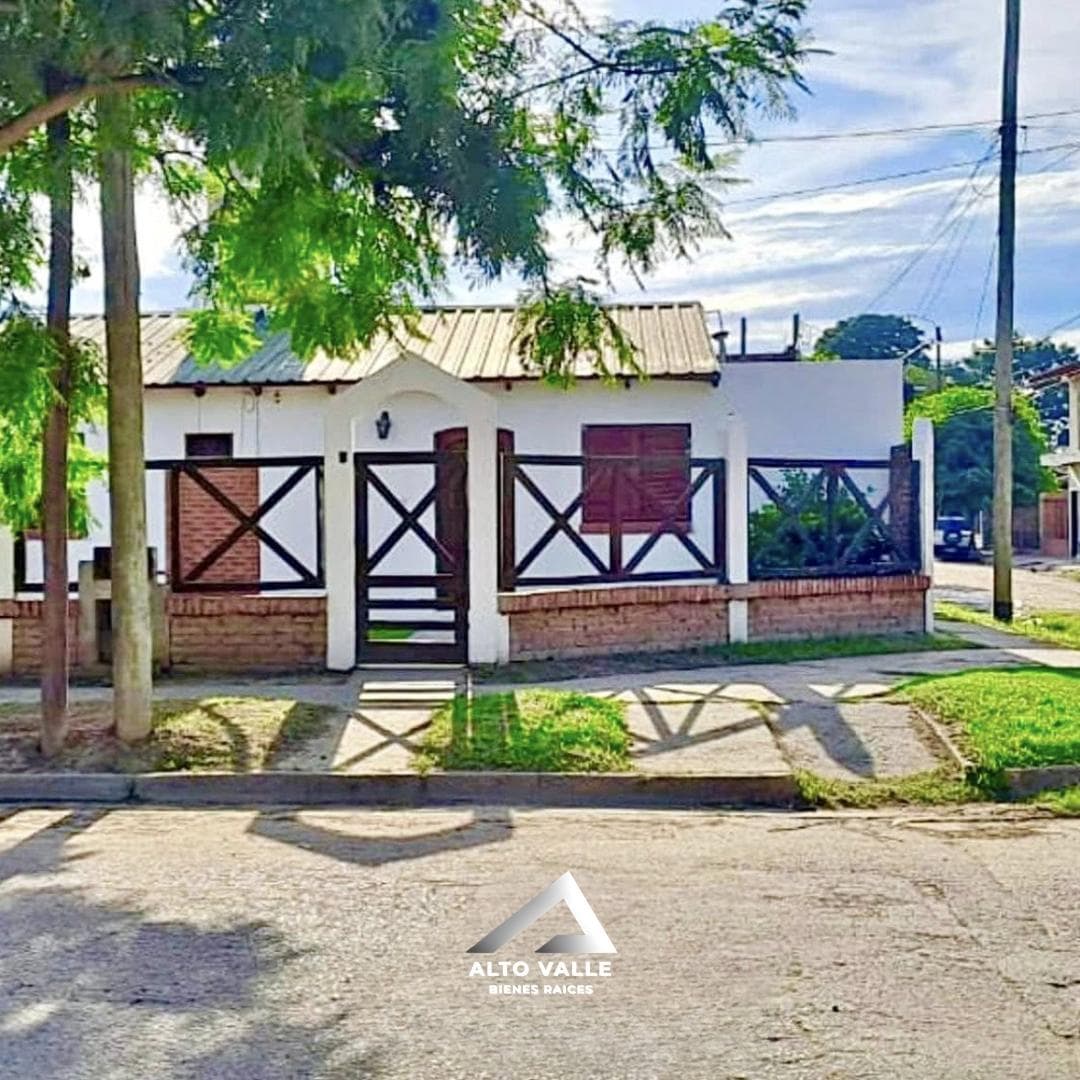 Casa de 3 dormitorios en Barrio 20 de Febrero – Orán - 1