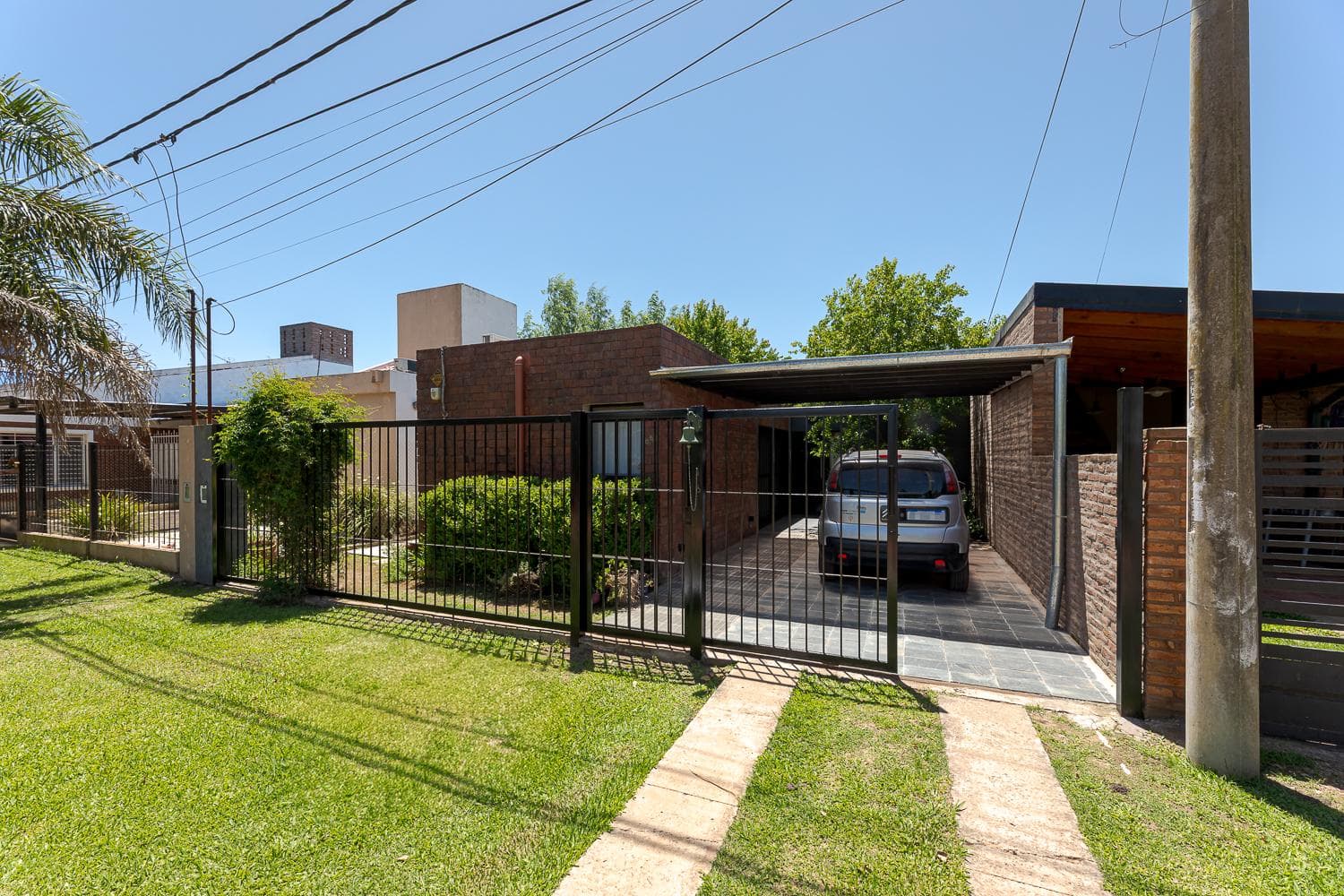 VENTA CASA DE DOS DORMITORIOS Y PILETA EN IBARLUCEA - 1