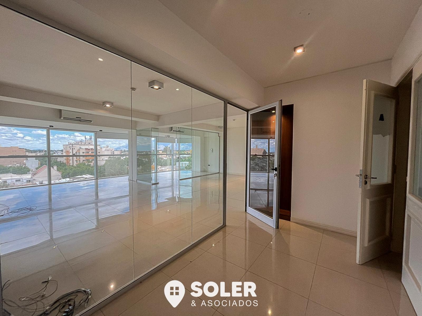 Oficina en Capital - 1