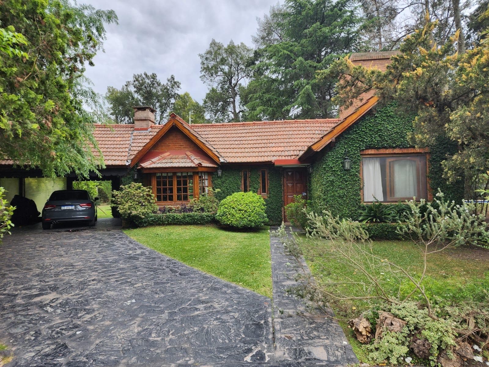 VENDO CASA COUNTRY EN MORENO - 1