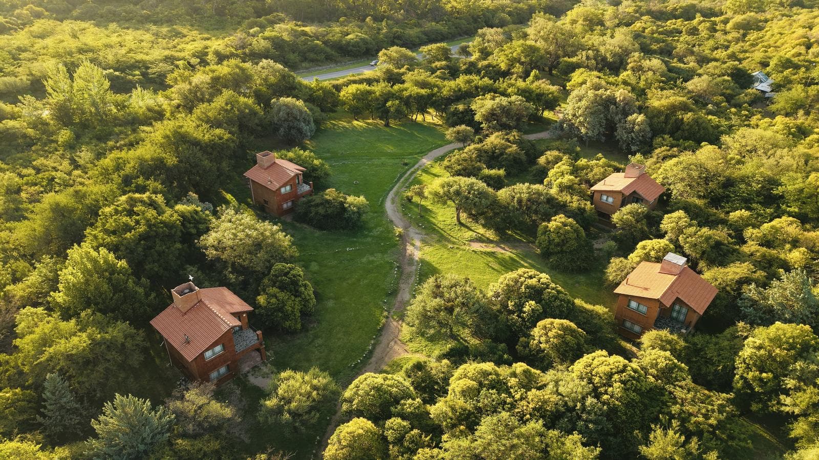 VENTA COMPLEJO DE 4 CABAÑAS EQUIPADAS EN MERLO SAN LUIS CORTADERAS - 1